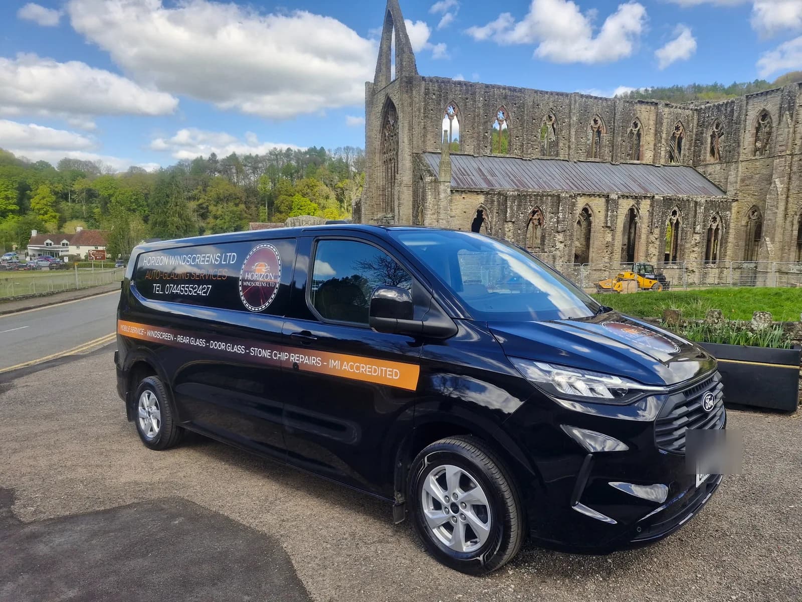 Horizon Windscreens service van.